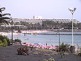 Am bekanntes Playa Cucharas in Costa Teguise findet der Schwimmwettbewerb der Tri:122 statt von Hihawai